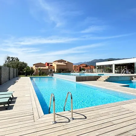 Mini - Piscine - Climatisation - Wifi - 2km *