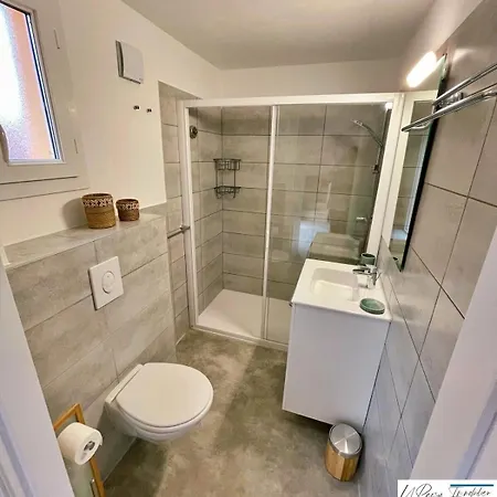 Mini - Piscine - Climatisation - Wifi - 2km Vakantiehuis *